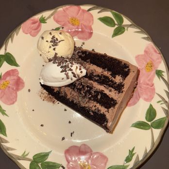 Harry's Beach House - Harry's Chocolate Cake - Breakfast & Brunch Near Me - Seattle, Washington
