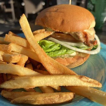 Pailolo Bar & Grill - Chicken Sandwich - Sports Bars Near Me - Lahaina, Hawaii