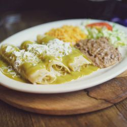 Los Tres Potrillos - Enchiladas Verdes
