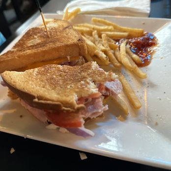 Beaver Tap - Sports Bars Near Me - Des Moines, Iowa