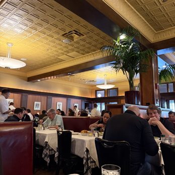 Gibsons Bar & Steakhouse - inside - Steakhouses Near Me - Rosemont, Illinois Gibsons Bar & Steakhouse - inside - Steakhouses Near Me - Rosemont, Illinois