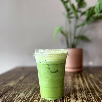 Mundial Coffee - Iced Vanilla Matcha Latte w/ Almond Milk & Pistachio Cold Foam - Coffee & Tea Near Me - Riverside, California Mundial Coffee - Iced Vanilla Matcha Latte w/ Almond Milk & Pistachio Cold Foam - Coffee & Tea Near Me - Riverside, California