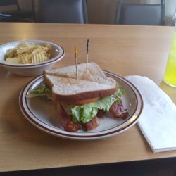 Ken's M60 Grill - B.L.T.
