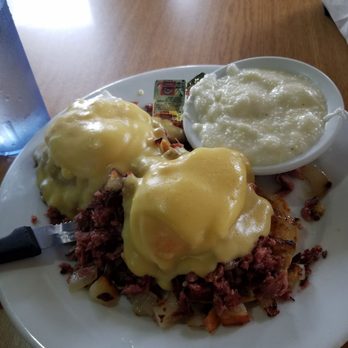 Sara's Kitchen - Irish eggs benedict with the creamiest Grits I've ever had. - Breakfast & Brunch Near Me - Palm Beach Gardens, Florida Sara's Kitchen - Irish eggs benedict with the creamiest Grits I've ever had. - Breakfast & Brunch Near Me - Palm Beach Gardens, Florida