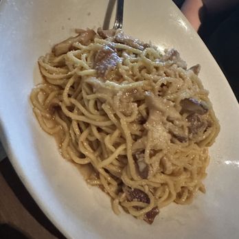 Yard House - Shiitake Garlic Noodles - New American Near Me - Greenville, South Carolina Yard House - Shiitake Garlic Noodles - New American Near Me - Greenville, South Carolina