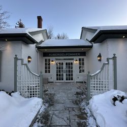 Auberge du Pommier - Outside store front