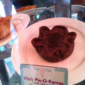 Flo's V8 Cafe - Chocolate Mud Pie - Cafes Near Me - Anaheim, California Flo's V8 Cafe - Chocolate Mud Pie - Cafes Near Me - Anaheim, California