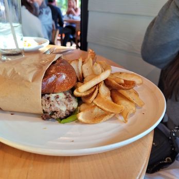 Monarch Ocean Pub - Burger - Gastropubs Near Me - Del Mar, California