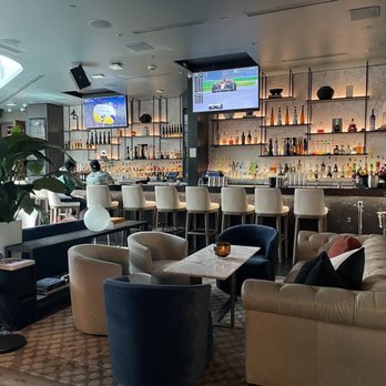 Paradox - Restaurant/lounge - Hotels Near Me - Vancouver, British Columbia