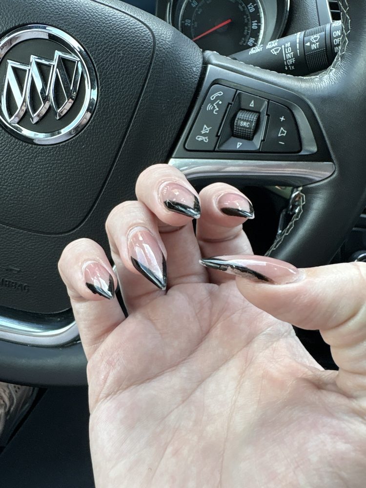 Solar Nails & Spa Logo