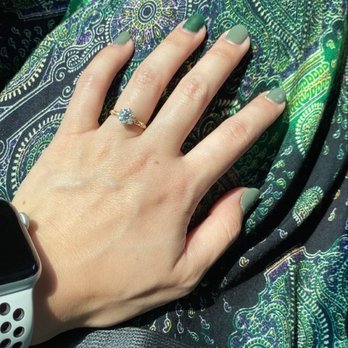 Nailfie - Gel manicure - green with accented nail. - Nail Salons Near Me - El Monte, California