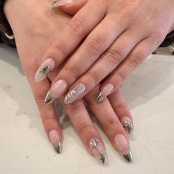 Colome Nails - Gel-X tips with chrome nail art