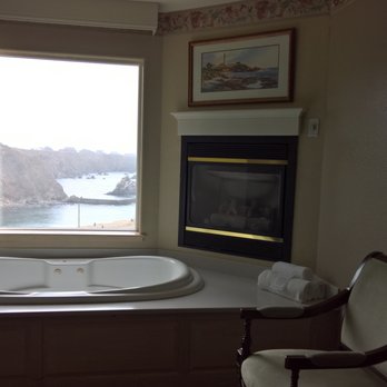North Cliff Hotel - Bathtub view - Hotels Near Me - Fort Bragg, California