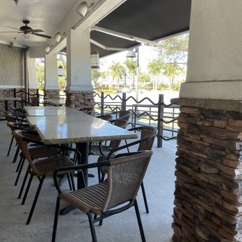 Red Lobster - tables and chairs outside a restaurant - Seafood Near Me - Orlando, Florida Red Lobster - tables and chairs outside a restaurant - Seafood Near Me - Orlando, Florida