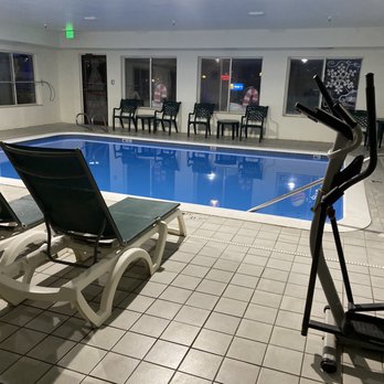 Comfort Inn & Suites Kelso - Longview - Heated Pool / Gym - Hotels Near Me - Kelso, Washington