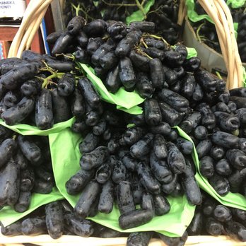 Extra Fancy Farm - black grapes in a basket - Fruits & Veggies Near Me - Brooklyn, New York