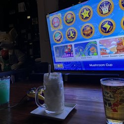 1-Up Lounge - Drinks and mariocart