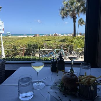Ocean Grill - Salmón burger and Sancerre - Mediterranean Near Me - Miami Beach, Florida Ocean Grill - Salmón burger and Sancerre - Mediterranean Near Me - Miami Beach, Florida