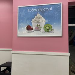 sweetFrog Premium Frozen Yogurt - Tart frozen yogurt with strawberries and kiwi
