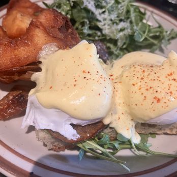 Bufala Edgemont Village - Calabrian sausage Benedict - Cocktail Bars Near Me - North Vancouver, British Columbia