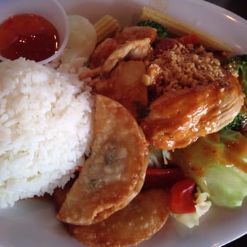 Jasmine Thai Restaurant - Chicken dish with peanut sauce - Thai Near Me - Destin, Florida
