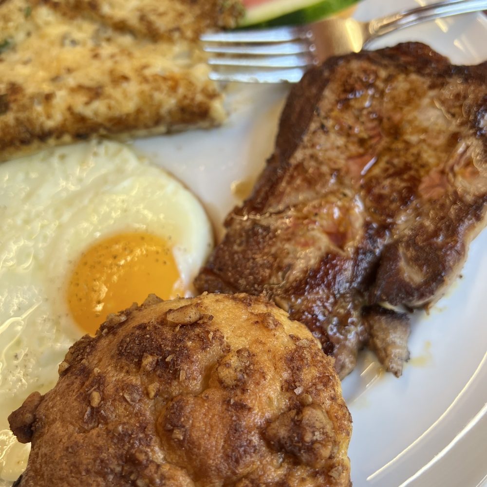 Ripplewood Cafe - Steak and Eggs w/gratin potatoes and homemade muffin. - Breakfast & Brunch Near Me - Big Sur, California Ripplewood Cafe - Steak and Eggs w/gratin potatoes and homemade muffin. - Breakfast & Brunch Near Me - Big Sur, California