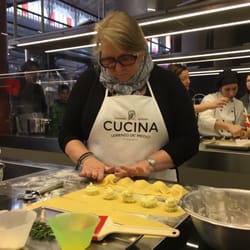 La Scuola di Cucina Lorenzo de Medici - Filling ravioli