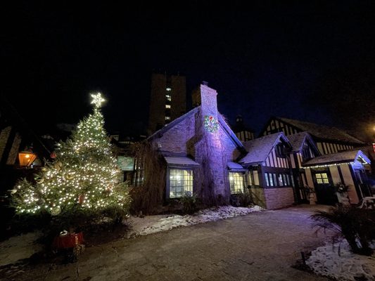 Old Mill Toronto Hotel by null