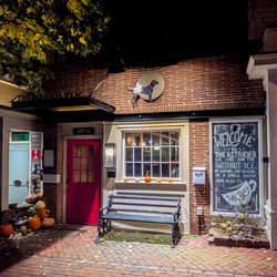 The Retriever Bar and Oysters - Front entrance