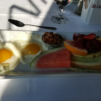 Resto-Bar Mimosa - Great place for a breakfast. Inside and outside seating, great menu selection, delicious food, and friendly service. - Bars Near Me - Salaberry-de-Valleyfield, Quebec