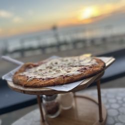 TrentaQuattro Cocina a la leña - 4 cheese pizza