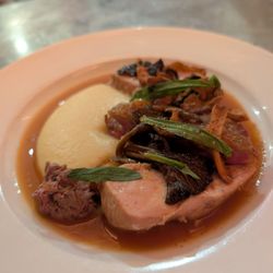 Primeur - Guinea fowl, pomee puree, wild mushrooms