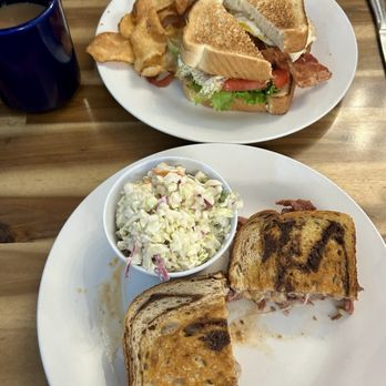 Fava's Restaurant - A Reuben Sandwich and BLT Sandwich - Coffee & Tea Near Me - Georgetown, Kentucky