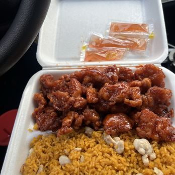 Great Wall Chinese Restaurant - General So combination plate. - Chinese Near Me - Morrow, Georgia Great Wall Chinese Restaurant - General So combination plate. - Chinese Near Me - Morrow, Georgia