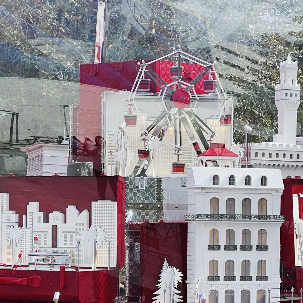 Gucci’s Holiday Snow Globe - Public Art Near Me - Miami, Florida Gucci’s Holiday Snow Globe - Public Art Near Me - Miami, Florida