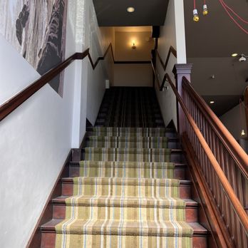 Commodore Hotel Astoria - Stairways - Hotels Near Me - Astoria, Oregon