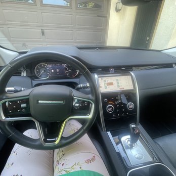 Avis Car Rental - Interior of the LandRover Discovery 2022 - Car Rental Near Me - Ontario, California Avis Car Rental - Interior of the LandRover Discovery 2022 - Car Rental Near Me - Ontario, California