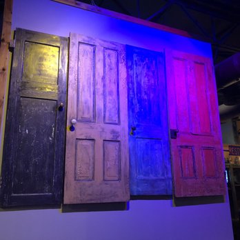 Cue Barbecue - Wall decor - Barbeque Near Me - Milton, Georgia