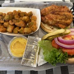 Bubba's BBQ & Bash - Bash chicken sandiwch