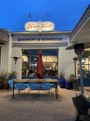 Brick Vault Brewery and Barbecue-Marathon by null