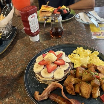 Vees Cafe - Cafes Near Me - Los Angeles, California Vees Cafe - Cafes Near Me - Los Angeles, California