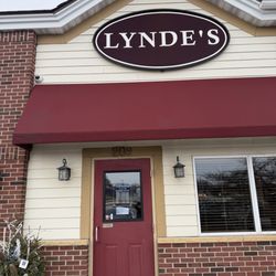 Lynde's Restaurant & Catering  - Entrance