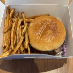 Roadster - Lebanese burger with fries