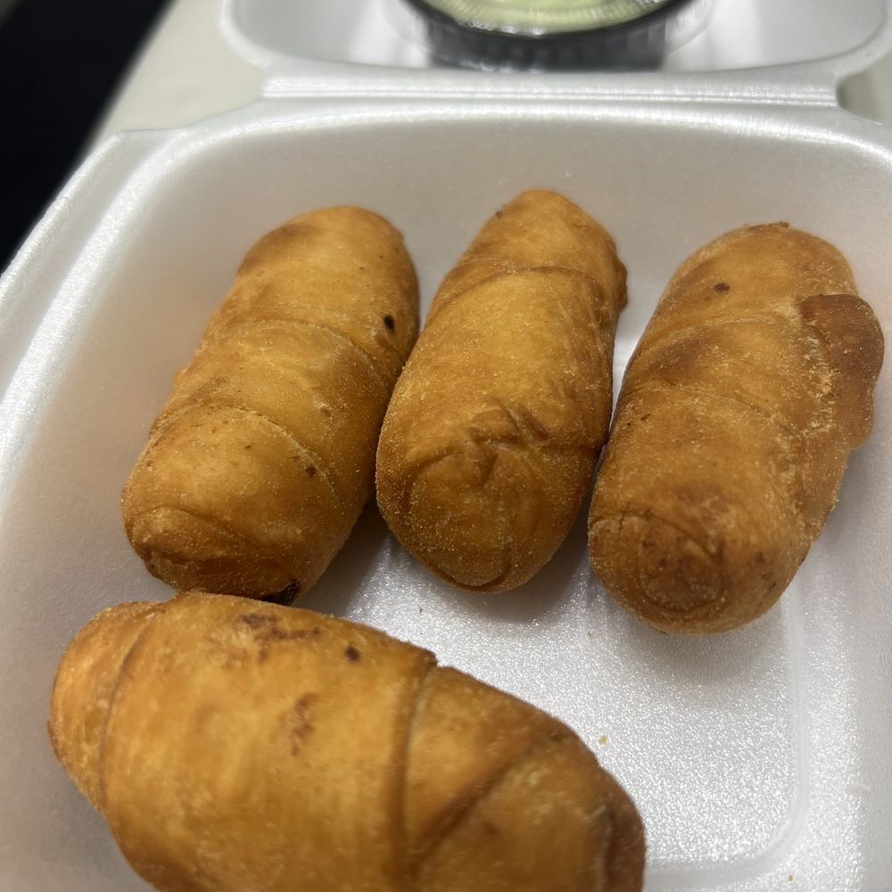 Tequeños with cilantro garlic dipping sauce