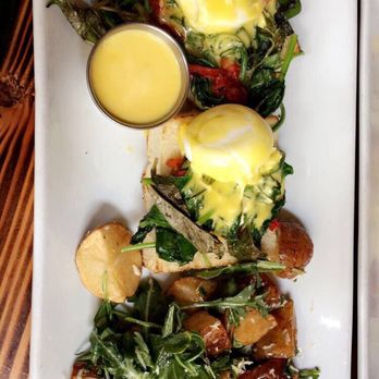 Fig Tree Cafe - Tuscan Bennie (sun dried tomatoes, basil, spinach) - Breakfast & Brunch Near Me - San Diego, California
