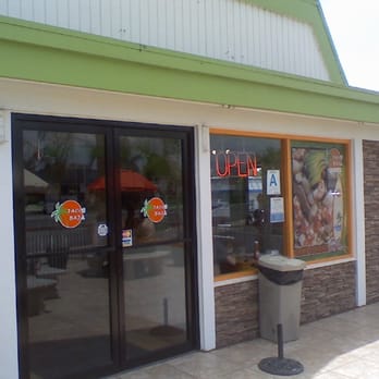 Tacos Baja - front doors of the restaurant - Seafood Near Me - Whittier, California