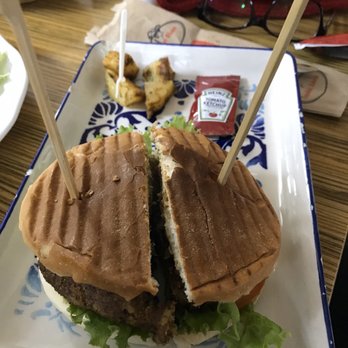 Veganarsist - Narcissist Burger! Delicious! And a tiny amount of fries. Just hit the spot! - Vegan Near Me - Istanbul, 34