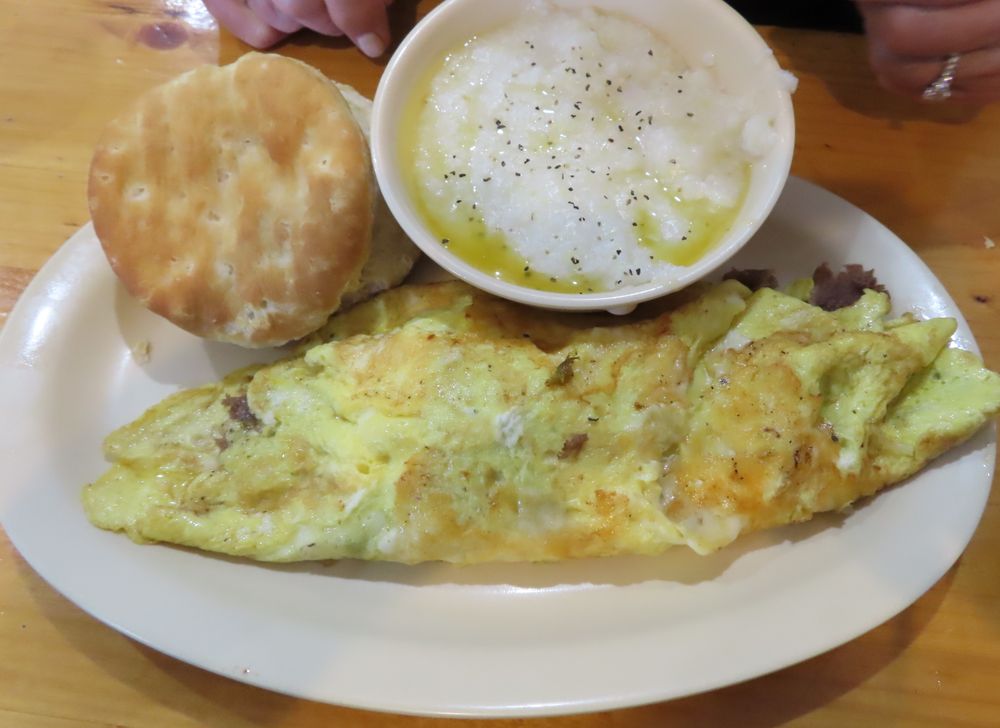 Farm Cafe & General Store Logo