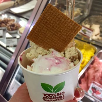 Caffè e Gelato - Joghurt-waldbeer (wild berry yogurt). So good!! - Ice Cream & Frozen Yogurt Near Me - Berlin, BE Caffè e Gelato - Joghurt-waldbeer (wild berry yogurt). So good!! - Ice Cream & Frozen Yogurt Near Me - Berlin, BE