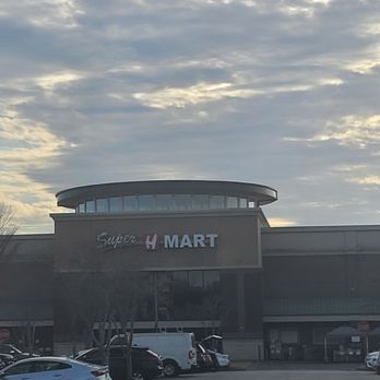 Super H Mart - a parking lot with cars parked in front of it - Grocery Near Me - Tucker, Georgia